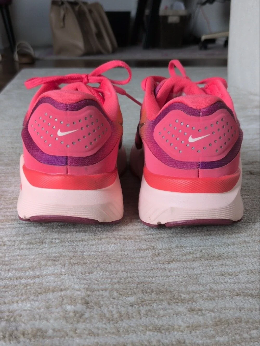 Nike Structure 26 - Pink Purple Gradient